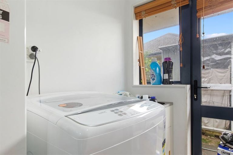 Photo of property in 16 Frank Bunce Grove, Flat Bush, Auckland, 2019