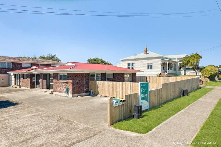 Photo of property in 112a Queen Street, Waiuku, 2123