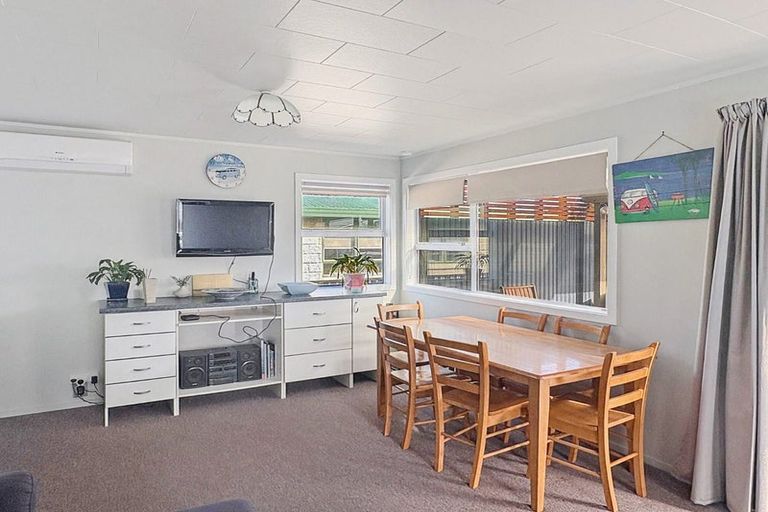 Photo of property in 49 Thomas Place, Foxton Beach, Foxton, 4815