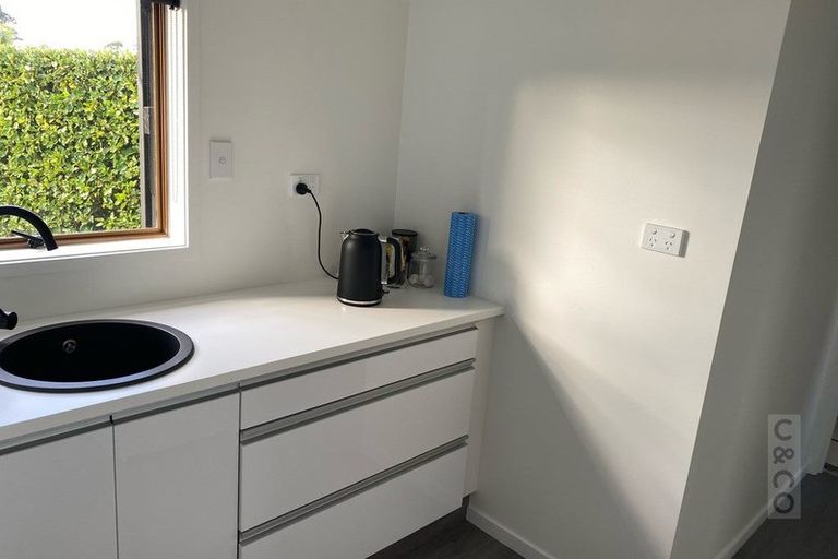 Photo of property in 206 Waitakere Road, Waitakere, Henderson, 0782