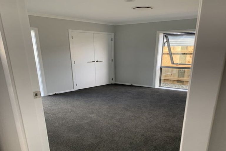 Photo of property in 28 Koru Loop, Paraparaumu, 5032