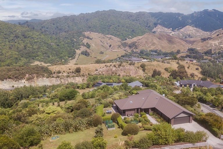 Photo of property in 9 Angus Way, Nikau Valley, Paraparaumu, 5032