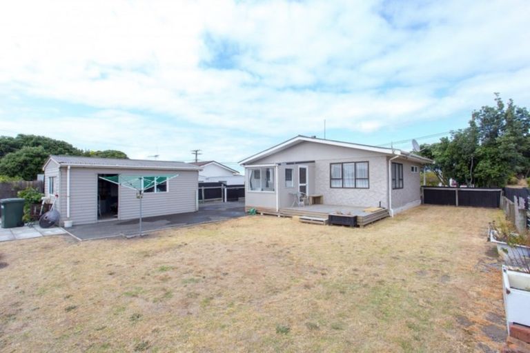 Photo of property in 52 Matai Street, Castlecliff, Whanganui, 4501