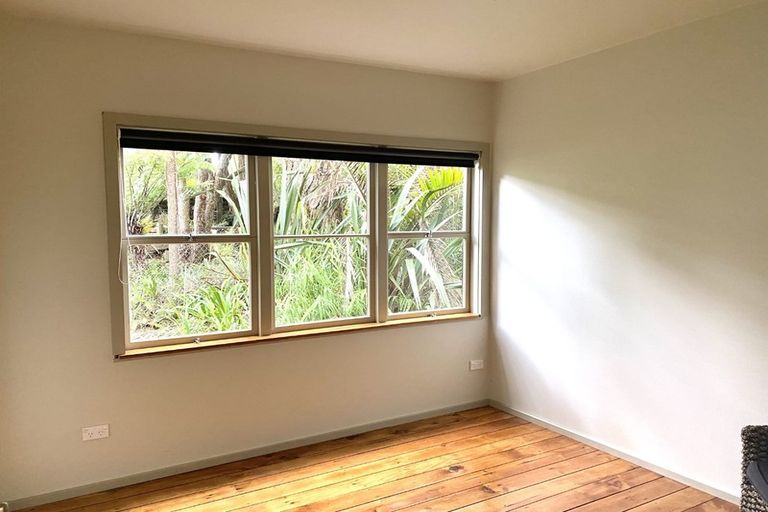 Photo of property in 8 Arapito Road, Titirangi, Auckland, 0604
