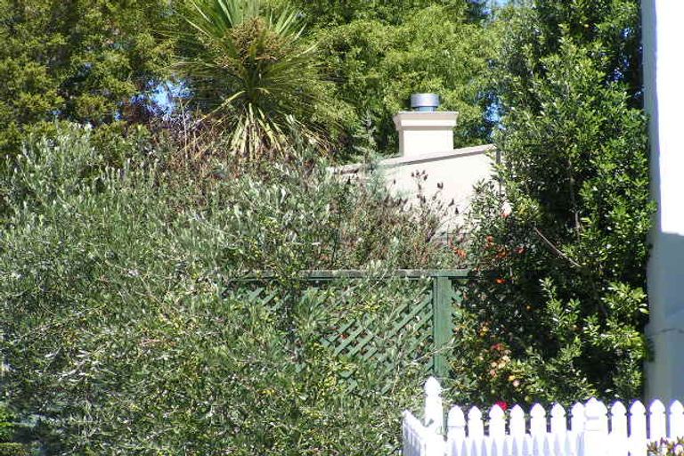 Photo of property in 2/12 Rodney Road, Northcote Point, Auckland, 0627