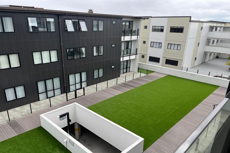 Photo of property in 17/11 Carlos Drive, Flat Bush, Auckland, 2016