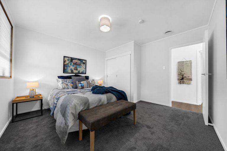 Photo of property in 2/52 Butterworth Drive, Glendene, Auckland, 0602