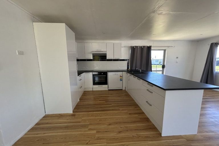 Photo of property in 40 Sequoia Crescent, Owhata, Rotorua, 3010