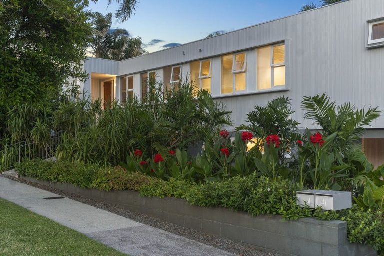 Photo of property in 41 Old Lake Road, Narrow Neck, Auckland, 0624