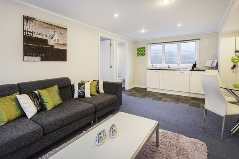 Photo of property in 53 Yeovil Road, Te Atatu Peninsula, Auckland, 0610