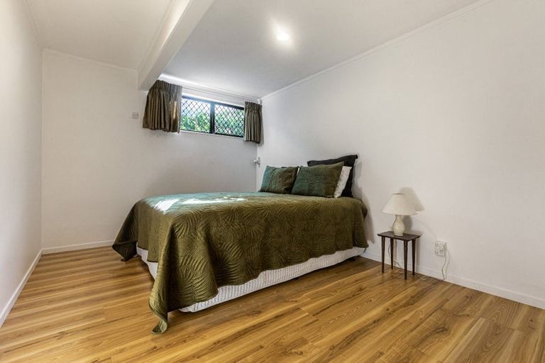 Photo of property in 102 Prince Regent Drive, Half Moon Bay, Auckland, 2012