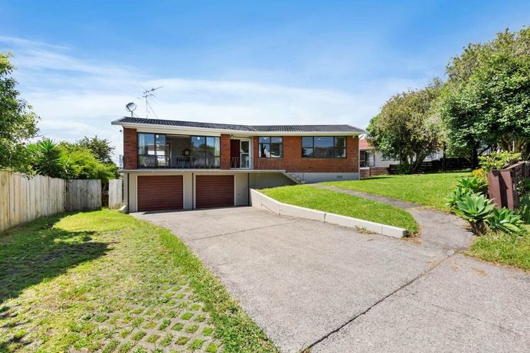 Photo of property in 21 La Trobe Street, Pakuranga Heights, Auckland, 2010