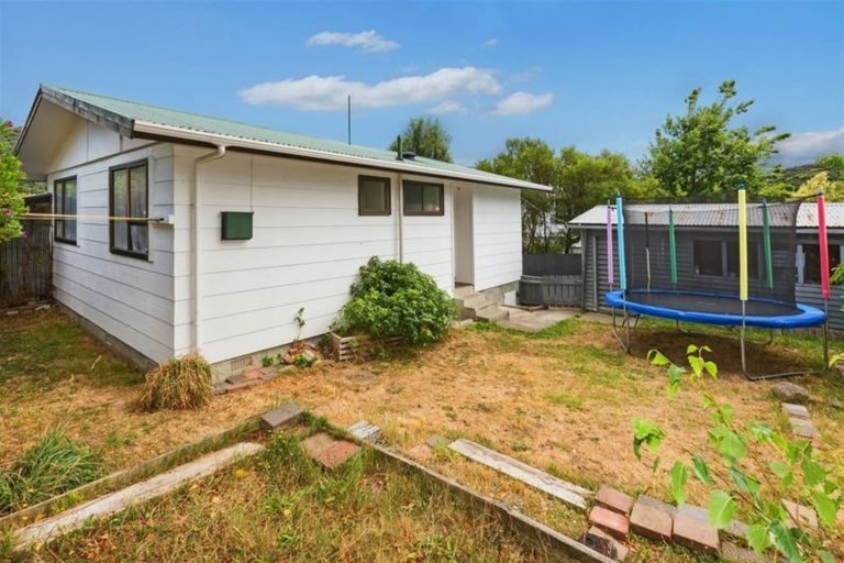 Photo of property in 9b Crystal Grove, Birchville, Upper Hutt, 5018