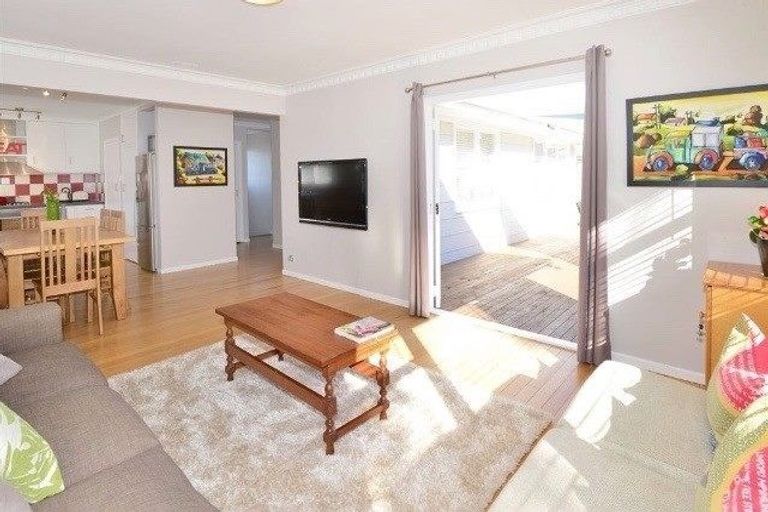Photo of property in 17 Springtime Crescent, Stanmore Bay, Whangaparaoa, 0932