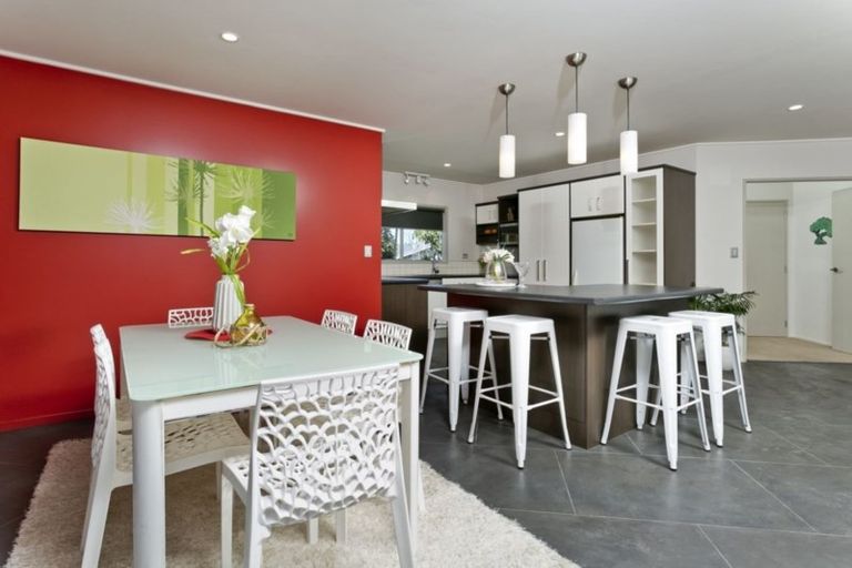 Photo of property in 27 Lyford Crescent, Sunnynook, Auckland, 0620