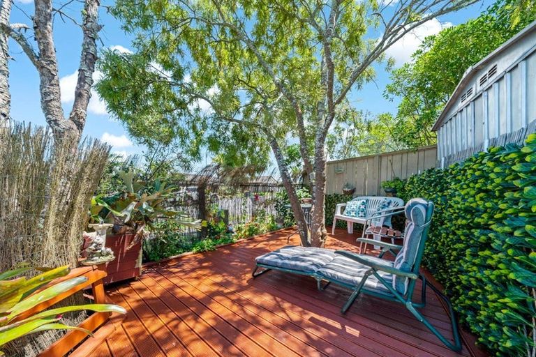 Photo of property in 5 Woodbank Drive, Glen Eden, Auckland, 0602