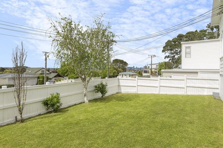 Photo of property in 1/3 Fentham Road, Hauraki, Auckland, 0622
