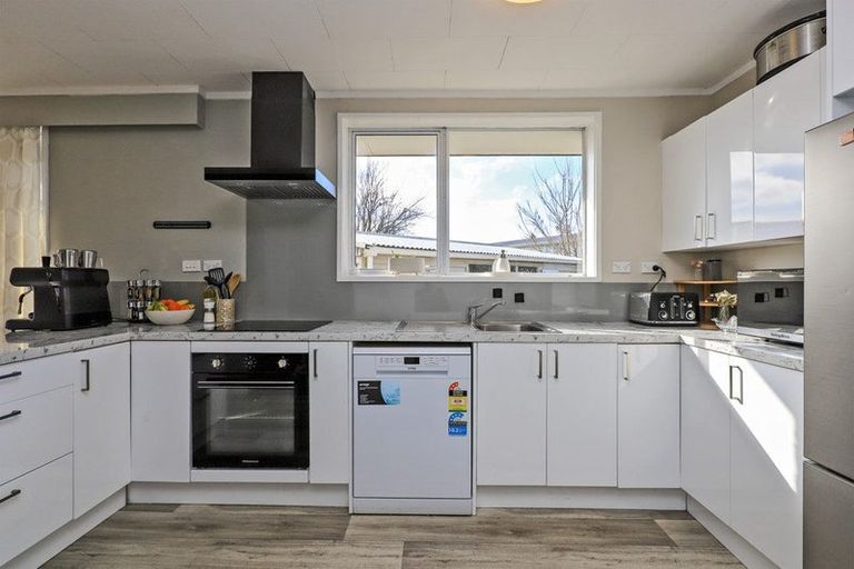 Photo of property in 6 Murdoch Place, Raureka, Hastings, 4120