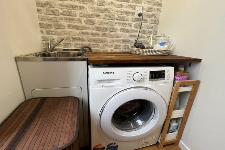 Photo of property in 2 Pasla Close, Papakura, 2110