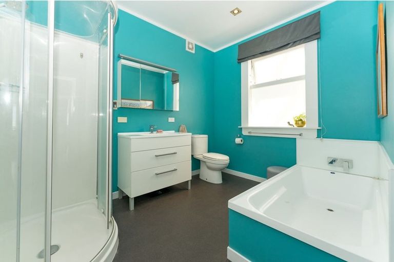 Photo of property in 25 Riddlers Crescent, Petone, Lower Hutt, 5012