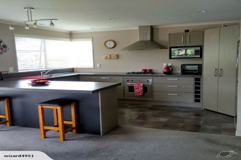 Photo of property in 11 Geneva Terrace, Kelvin Grove, Palmerston North, 4414