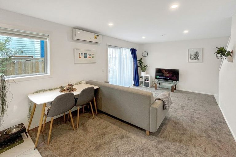 Photo of property in 8/22 Denver Avenue, Sunnyvale, Auckland, 0612