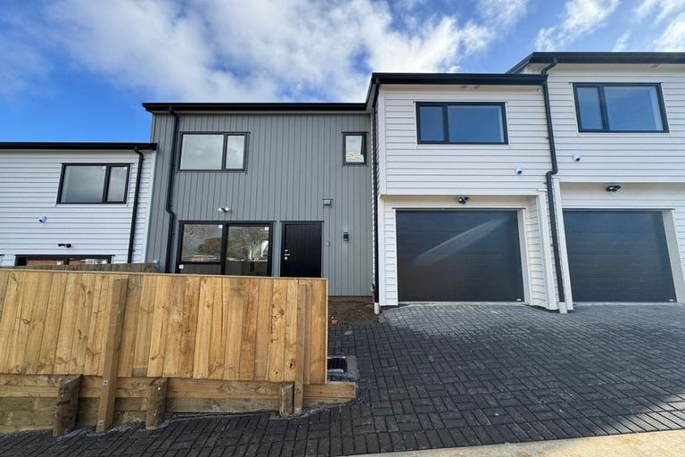 Photo of property in 73b Arimu Road, Papakura, 2110