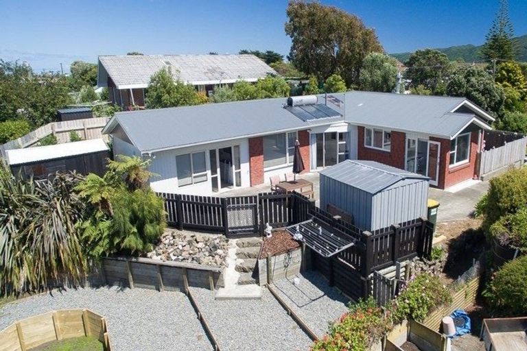 Photo of property in 16 Percival Road, Paraparaumu Beach, Paraparaumu, 5032