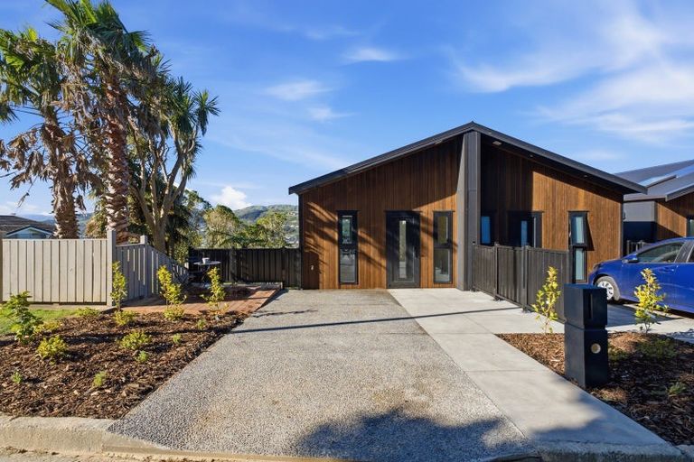 Photo of property in 27 Westhaven Drive, Tawa, Wellington, 5028