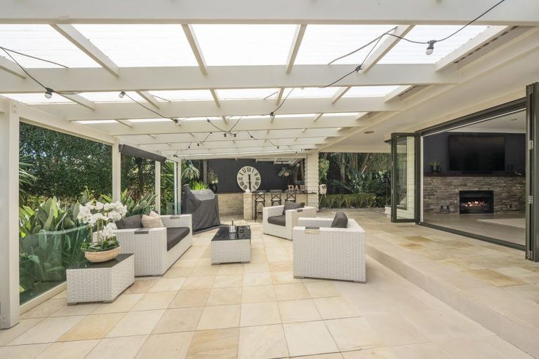 Photo of property in 12a Wainoni Heights, Greenhithe, Auckland, 0632