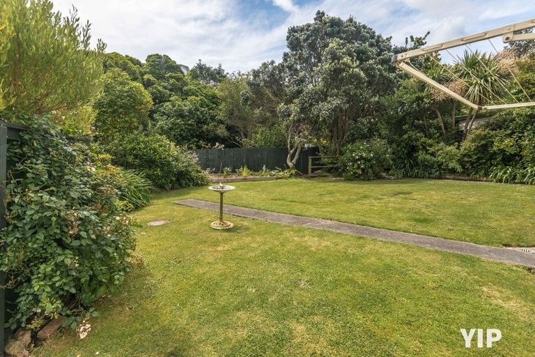 Photo of property in 65 Gloaming Hill, Titahi Bay, Porirua, 5022