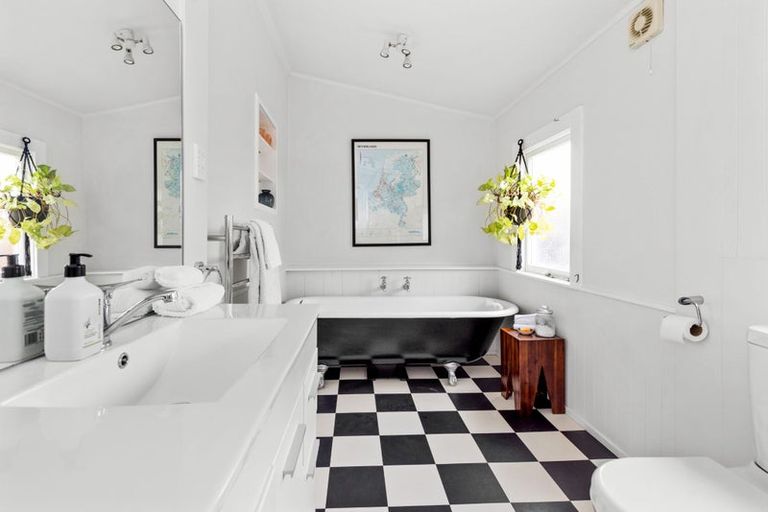 Photo of property in 92 Auckland Road, Greenmeadows, Napier, 4112