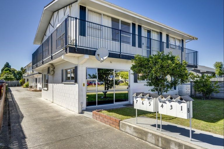 Photo of property in 4/8 Lee Road, Taradale, Napier, 4112
