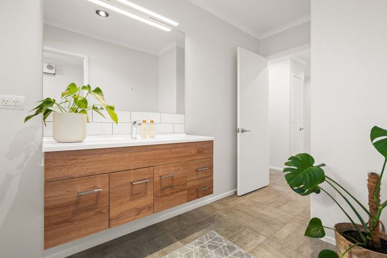 Photo of property in 16 Stace Hopper Drive, One Tree Point, 0118