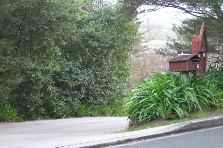 Photo of property in 28 Pohutukawa Avenue, Red Beach, 0932