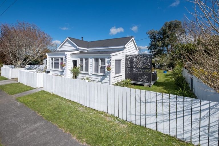 Photo of property in 3 Preston Street, Eltham, 4322