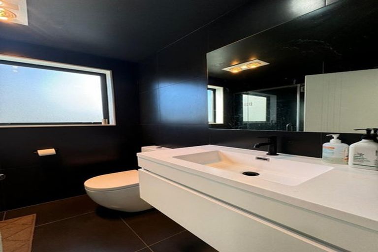 Photo of property in 111d Woodglen Road, Glen Eden, Auckland, 0602