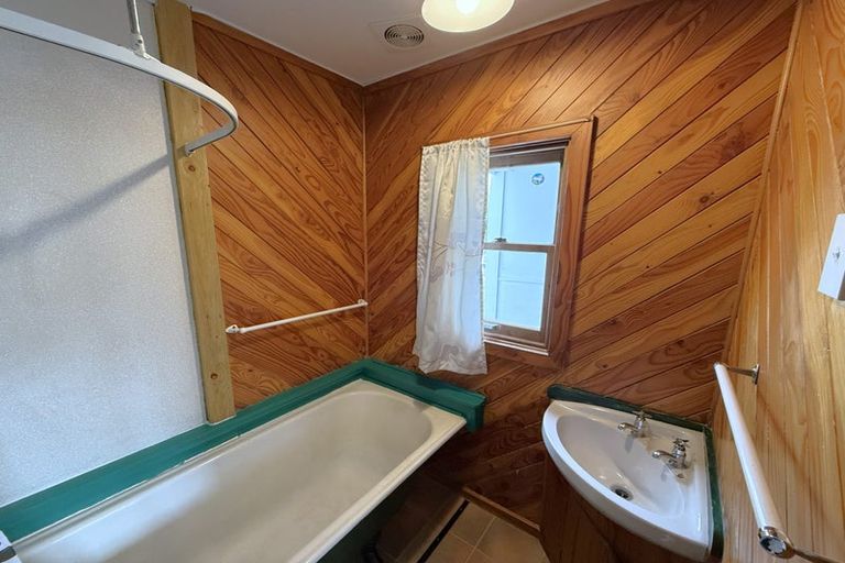 Photo of property in 11 Clayburn Road, Glen Eden, Auckland, 0602