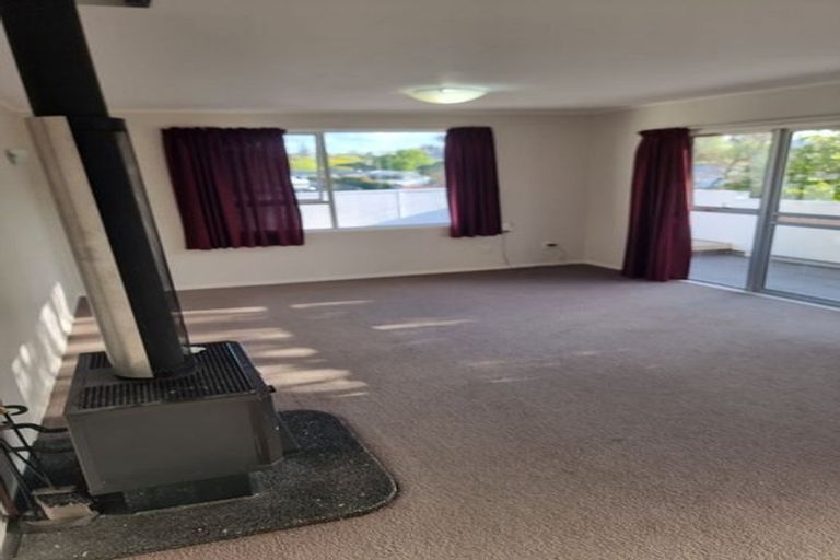 Photo of property in 1/19a Ribblesdale Road, Henderson, Auckland, 0612