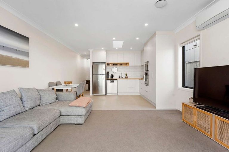 Photo of property in 20 Orona Place, Takanini, 2112