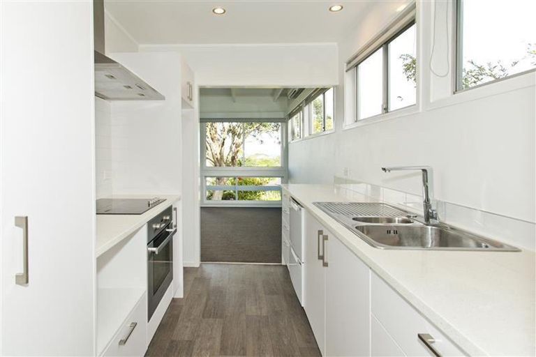 Photo of property in 1/8 Rewi Street, Torbay, Auckland, 0630