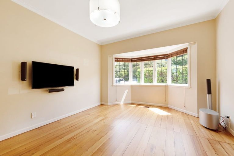 Photo of property in 16 Burnell Avenue, Thorndon, Wellington, 6011