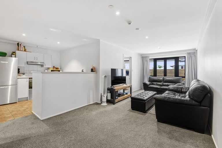 Photo of property in 30a/30 Westward Ho, Glen Eden, Auckland, 0602