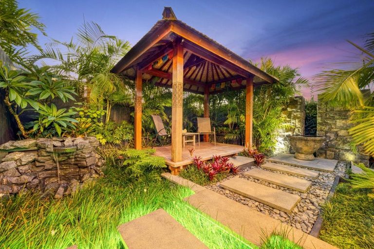 Photo of property in 1/25 Seymour Road, Mellons Bay, Auckland, 2014