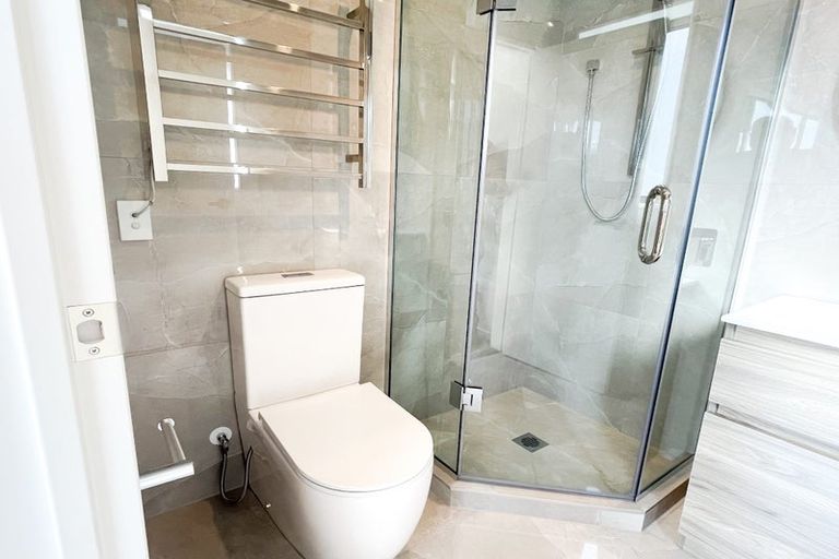 Photo of property in 15 Arahopu Place, Papakura, 2110