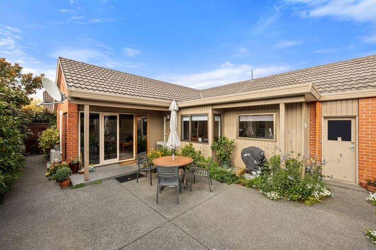 Photo of property in 1/114 Saint James Avenue, Papanui, Christchurch, 8053