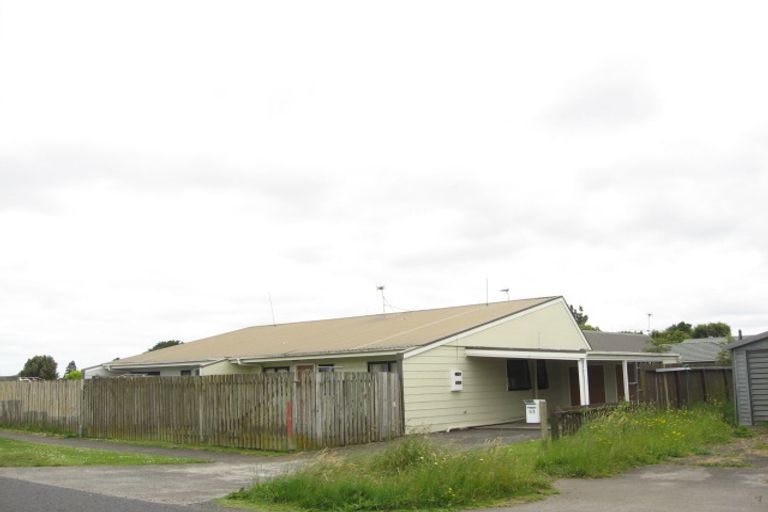 Photo of property in 1/2 Princess Street, Takanini, 2112