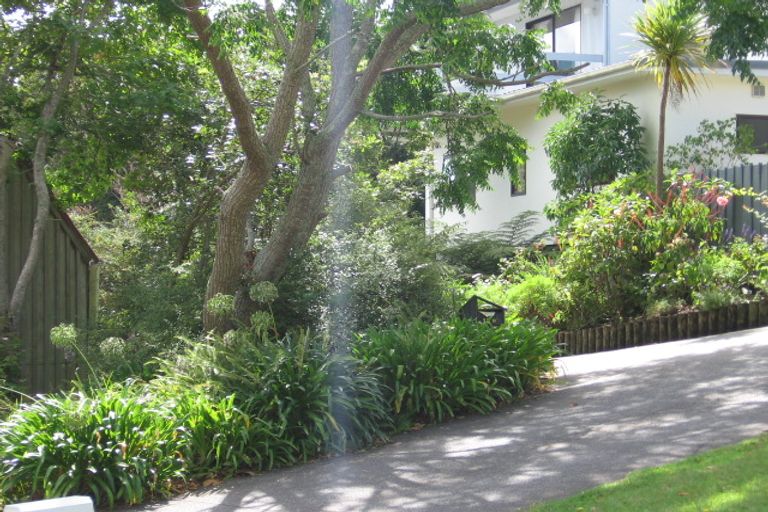 Photo of property in 2/13 Telephone Road, Birkenhead, Auckland, 0626