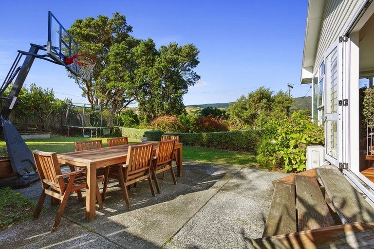 Photo of property in 16 Mascot Street, Tawa, Wellington, 5028