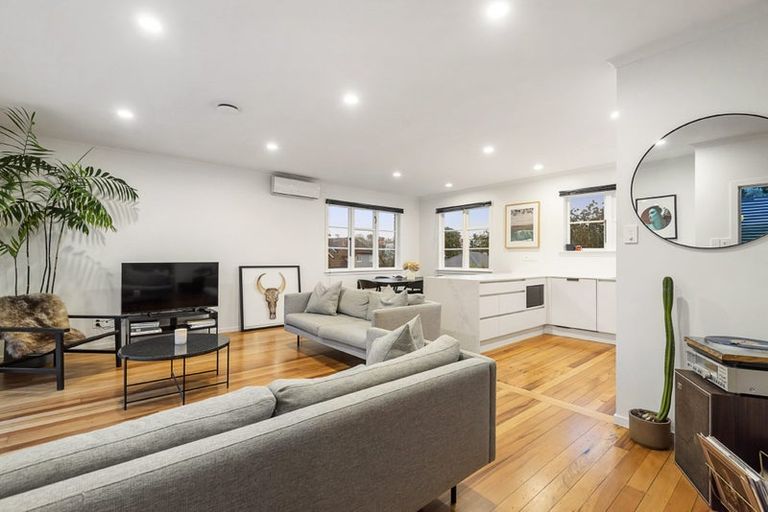 Photo of property in 1/15 Rodney Road, Northcote Point, Auckland, 0627